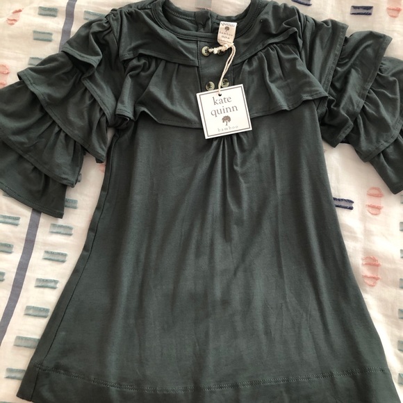 Kate Quinn - Picture 3 of 3